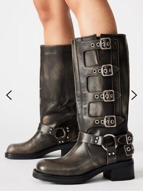 STEVE MADDEN // ROCKY BUCKLE BOOT